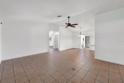 House in Cape Coral, Florida 3 bedrooms, 167.5 sq.m. № 1317924 - photo 8