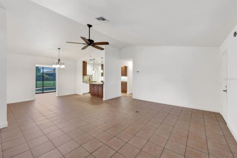 House in Cape Coral, Florida 3 bedrooms, 167.5 sq.m. № 1317924 - photo 9