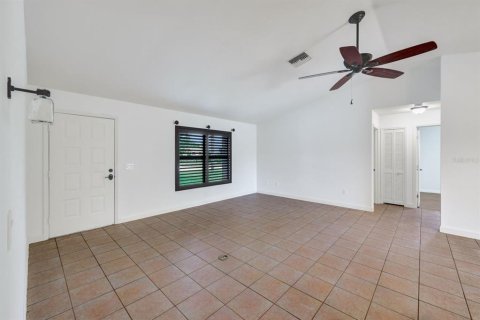 House in Cape Coral, Florida 3 bedrooms, 167.5 sq.m. № 1317924 - photo 7