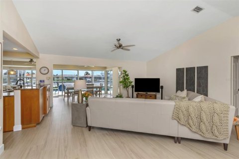 Casa en venta en New Port Richey, Florida, 3 dormitorios, 177.63 m2 № 1317326 - foto 10