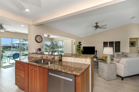 Casa en venta en New Port Richey, Florida, 3 dormitorios, 177.63 m2 № 1317326 - foto 25