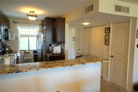 Condo in West Palm Beach, Florida, 2 bedrooms  № 970363 - photo 12