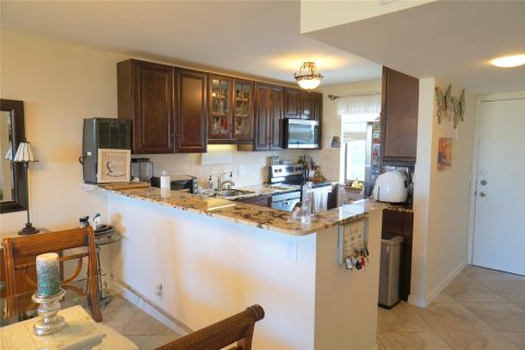 Condo in West Palm Beach, Florida, 2 bedrooms  № 970363 - photo 11