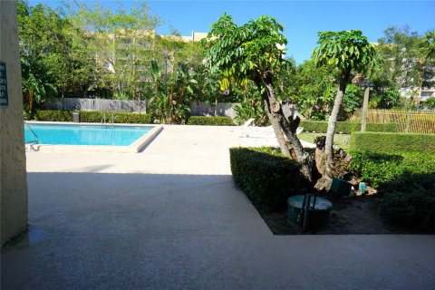 Condo in West Palm Beach, Florida, 2 bedrooms  № 970363 - photo 21