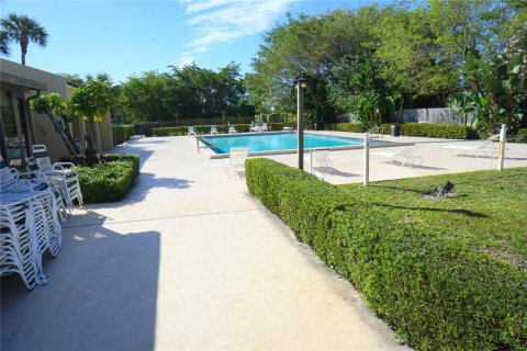 Condo in West Palm Beach, Florida, 2 bedrooms  № 970363 - photo 18