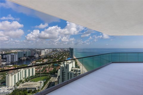 Copropriété à louer à Sunny Isles Beach, Floride: 4 chambres, 376.25 m2 № 1351 - photo 13