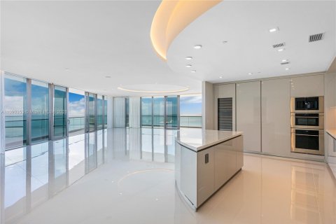 Copropriété à louer à Sunny Isles Beach, Floride: 4 chambres, 376.25 m2 № 1351 - photo 6