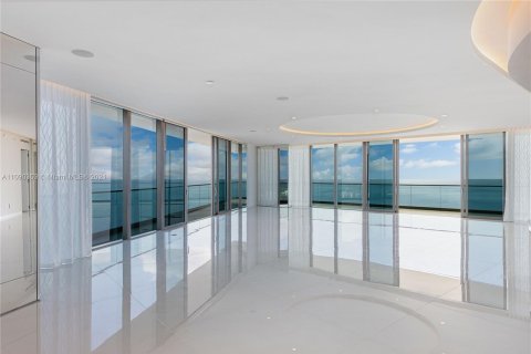 Copropriété à louer à Sunny Isles Beach, Floride: 4 chambres, 376.25 m2 № 1351 - photo 10