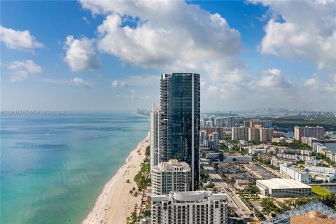 Copropriété à louer à Sunny Isles Beach, Floride: 4 chambres, 376.25 m2 № 1351 - photo 8