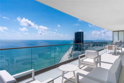 Copropriété à louer à Sunny Isles Beach, Floride: 4 chambres, 376.25 m2 № 1351 - photo 2