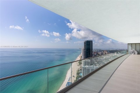 Copropriété à louer à Sunny Isles Beach, Floride: 4 chambres, 376.25 m2 № 1351 - photo 7