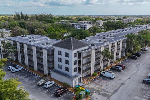 Condominio en venta en Lauderdale Lakes, Florida, 2 dormitorios, 89.19 m2 № 1098540 - foto 2