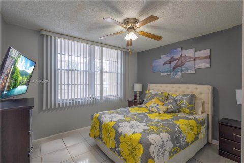Condo in Lauderdale Lakes, Florida, 2 bedrooms  № 1098540 - photo 12