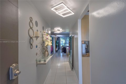 Condominio en venta en Lauderdale Lakes, Florida, 2 dormitorios, 89.19 m2 № 1098540 - foto 4
