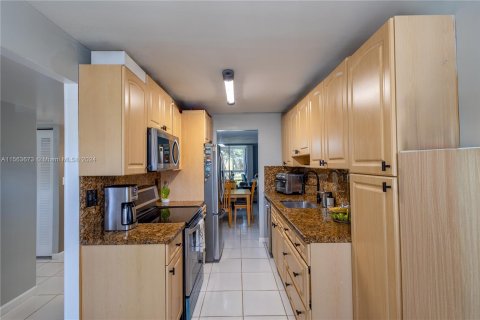 Condominio en venta en Lauderdale Lakes, Florida, 2 dormitorios, 89.19 m2 № 1098540 - foto 6