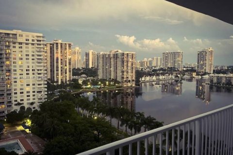 Condominio en venta en Aventura, Florida, 1 dormitorio, 99.03 m2 № 1368843 - foto 9