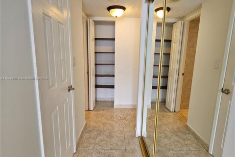 Copropriété à vendre à Aventura, Floride: 1 chambre, 99.03 m2 № 1368843 - photo 24