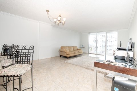 Condominio en venta en Aventura, Florida, 1 dormitorio, 99.03 m2 № 1368843 - foto 2