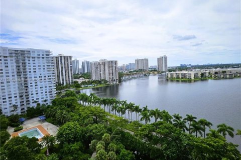 Condo in Aventura, Florida, 1 bedroom  № 1368843 - photo 5