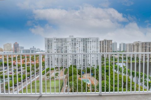 Condo in Aventura, Florida, 1 bedroom  № 1368843 - photo 7