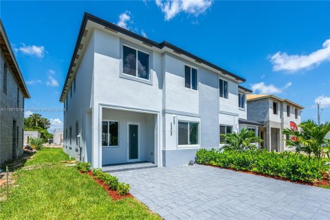 Townhouse in Homestead, Florida 5 bedrooms № 1368793 - photo 9