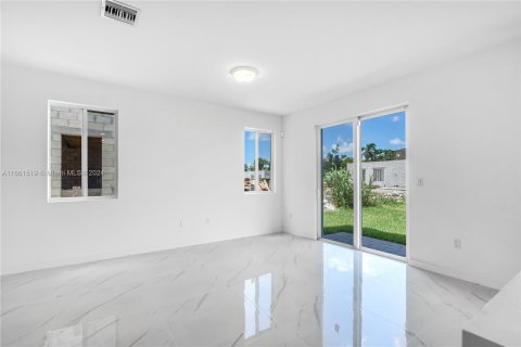 Townhouse in Homestead, Florida 5 bedrooms № 1368793 - photo 12