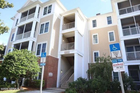 Condo in Jacksonville, Florida, 2 bedrooms  № 853512 - photo 1