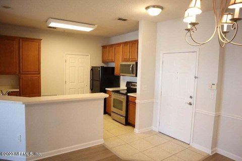 Copropriété à louer à Jacksonville, Floride: 2 chambres, 104.61 m2 № 853512 - photo 4