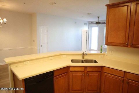 Condo in Jacksonville, Florida, 2 bedrooms  № 853512 - photo 6