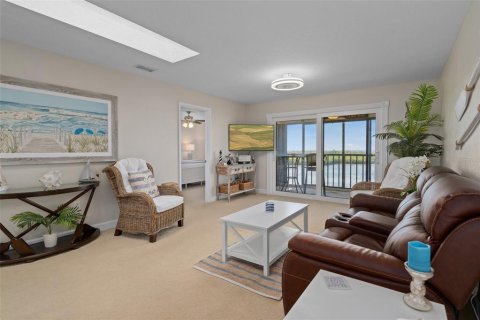 Condominio en venta en Port Richey, Florida, 2 dormitorios, 95.22 m2 № 987842 - foto 15