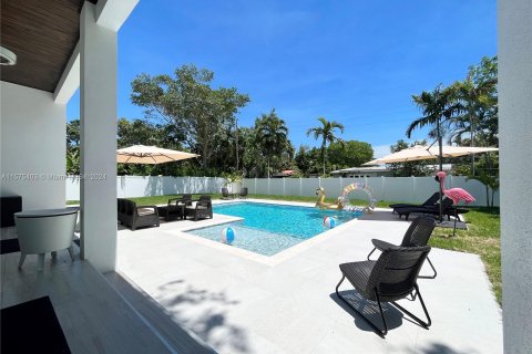 House in Biscayne Park, Florida 4 bedrooms, 263.66 sq.m. № 1141026 - photo 25