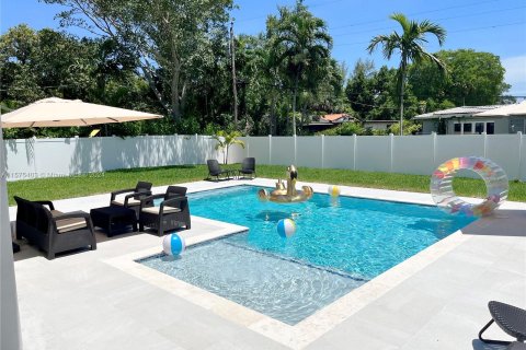Casa en venta en Biscayne Park, Florida, 4 dormitorios, 263.66 m2 № 1141026 - foto 26