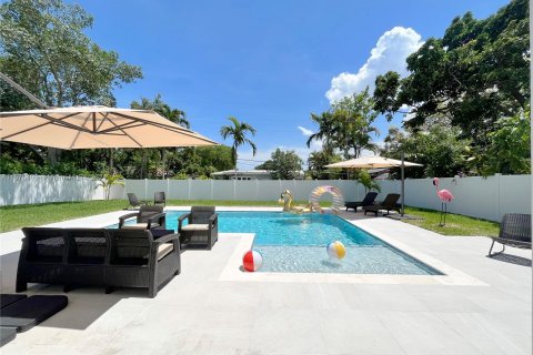 House in Biscayne Park, Florida 4 bedrooms, 263.66 sq.m. № 1141026 - photo 23