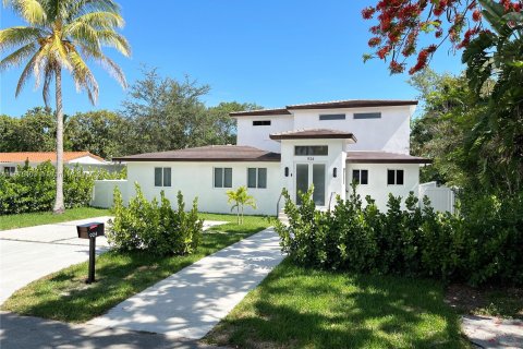House in Biscayne Park, Florida 4 bedrooms, 263.66 sq.m. № 1141026 - photo 22