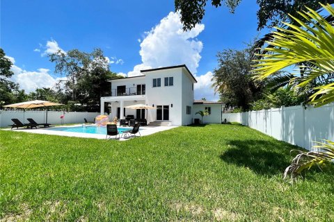 House in Biscayne Park, Florida 4 bedrooms, 263.66 sq.m. № 1141026 - photo 27