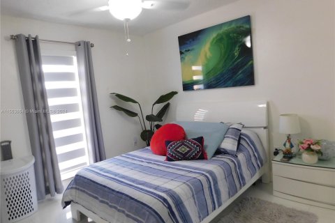 Condominio en venta en Hialeah, Florida, 3 dormitorios, 112.6 m2 № 1140975 - foto 16