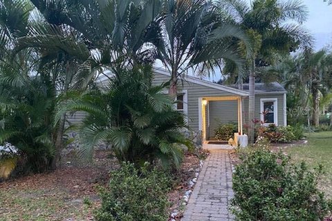 House in Merrit Island, Florida 4 bedrooms, 148.27 sq.m. № 1087737 - photo 1