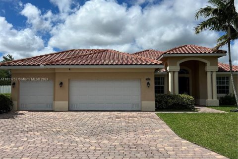 Villa ou maison à vendre à Miami, Floride: 4 chambres, 202.9 m2 № 1270485 - photo 1