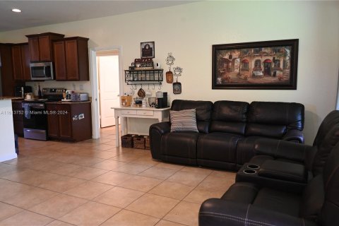 House in Miami, Florida 4 bedrooms, 202.9 sq.m. № 1270485 - photo 13