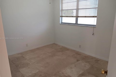 Condo in North Miami Beach, Florida, 2 bedrooms  № 1395242 - photo 20