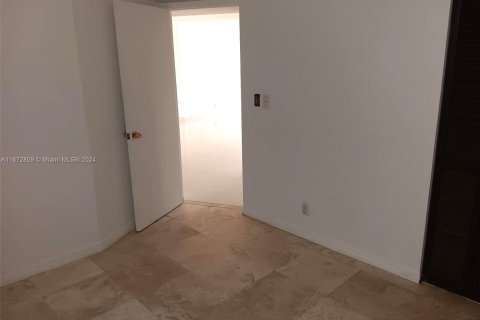 Copropriété à vendre à North Miami Beach, Floride: 2 chambres, 103.12 m2 № 1395242 - photo 21