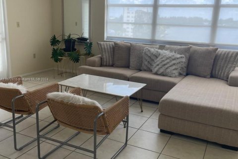 Condominio en alquiler en Miami, Florida, 2 dormitorios, 105.91 m2 № 1395243 - foto 7