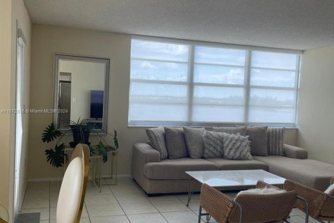 Condominio en alquiler en Miami, Florida, 2 dormitorios, 105.91 m2 № 1395243 - foto 4