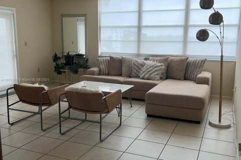 Condominio en alquiler en Miami, Florida, 2 dormitorios, 105.91 m2 № 1395243 - foto 5