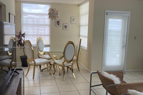 Condominio en alquiler en Miami, Florida, 2 dormitorios, 105.91 m2 № 1395243 - foto 6