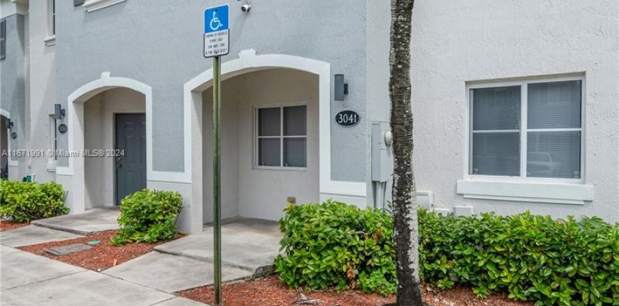 Townhouse in Homestead, Florida 3 bedrooms, 140.19 sq.m. № 1393616