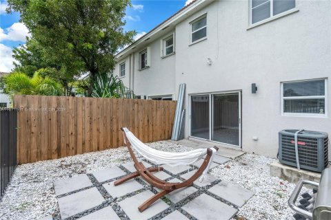 Townhouse in Homestead, Florida 3 bedrooms, 140.19 sq.m. № 1393616 - photo 22