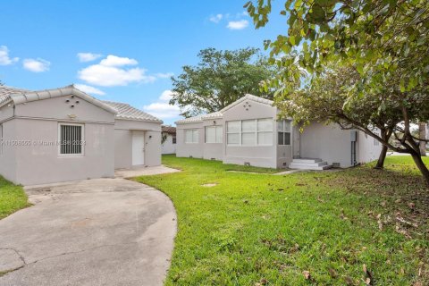 House in Hollywood, Florida 5 bedrooms, 215.72 sq.m. № 929711 - photo 6