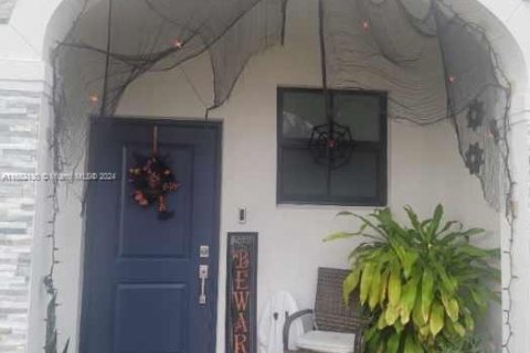 Townhouse in Homestead, Florida 3 bedrooms, 137.77 sq.m. № 1419804 - photo 3