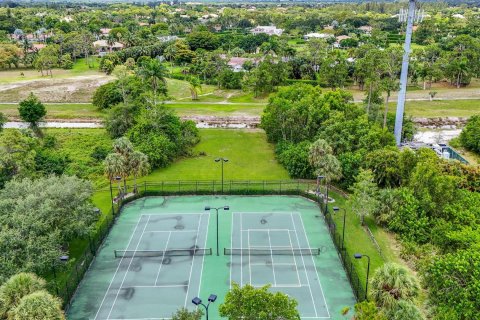 House in Lake Worth, Florida 5 bedrooms, 386.38 sq.m. № 1189737 - photo 1